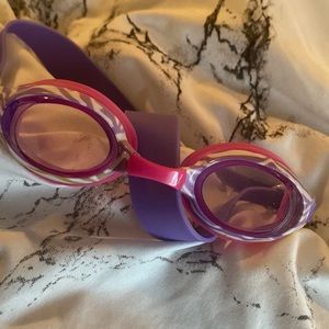Swim goggles